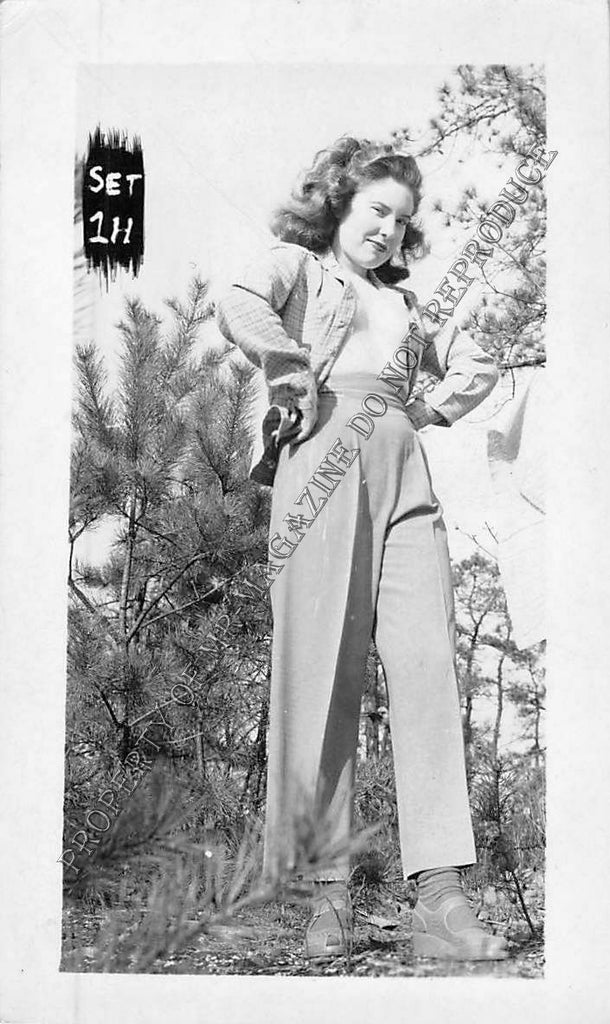 Adult B&W Photo Vintage 2.5x4" Sexy Brunette Outdoors Nude Stripping 18FS