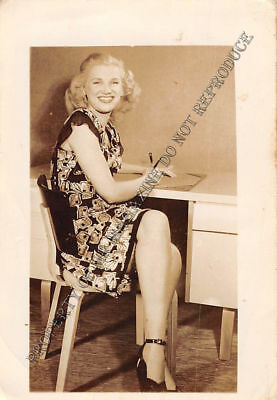Adult Vintage B&W Photo 2.5x4 Sexy Pin Up Lesbians Undressing Strip Tease 143HR