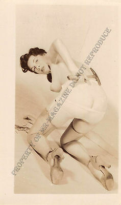 Adult B&W Photo 1940s/50s 2.5x4 Beautiful Brunette Posing Topless Pin Up 40MG