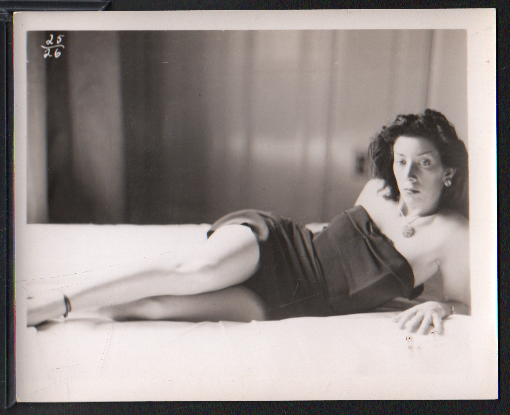 1950s Pinup B&W Risque Photo 4"x5" Brunette Posing Sexy Cheesecake AA27