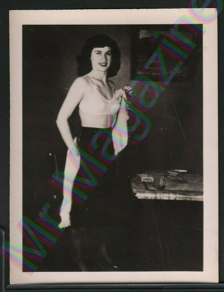 Vintage B&W Risque Pinup 3.5" x 4.5" Sexy Brunette Cheesecake AZ70