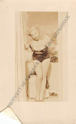 Adult B&W Photo 1940s/50s 2.5x4 Beautiful Blonde Seductively Undressing 275MH