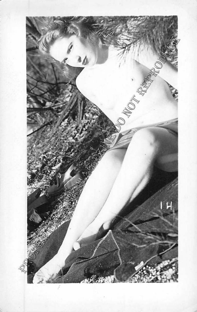Adult B&W Photo Vintage 2.5x4" Sexy Brunette Outdoors Nude Stripping 13FS