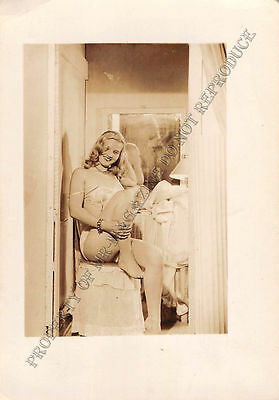 Adult B&W Photo 1940s/50s 2.5x4 Beautiful Blonde Seductively Undressing 301MH
