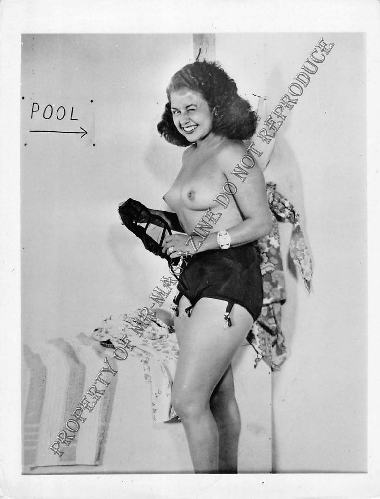 Adult Vintage 1950s B&W Photo 4x5 Sexy Brunette Taking Off Lingerie 209FF