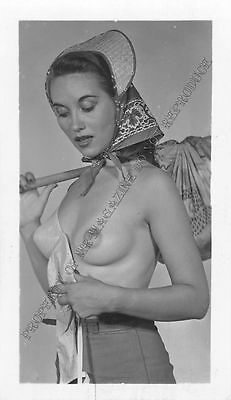 Adult B&W Photo 1940s/50s 2.5x4 Beautiful Brunette Seductively Undressing 89MH