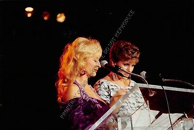 Nina Hartley Candid Original 4x6 Color Photo Giving Speech at AVN Awards 206ig