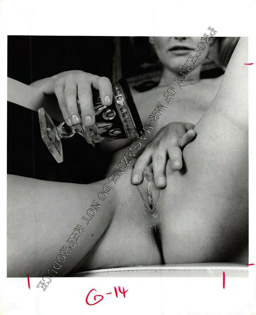Adult Vintage 1990s Photo 8x10 Sexy Brunette Pouring water on Pussy 244FN