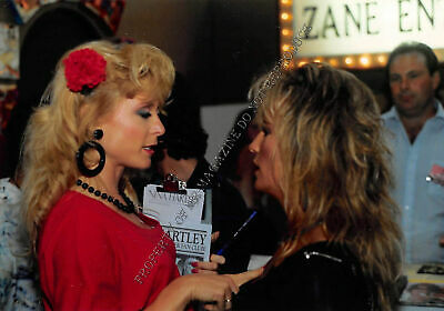 Nina Hartley Candid Original 3.5x5 Photo 1990s Sexy Outfit at a Convention 112ih