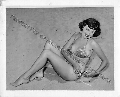 Risque Vintage 1950s B&W Photo 4x5 Beautiful Brunette Pin Up Beach Bikini 60FF