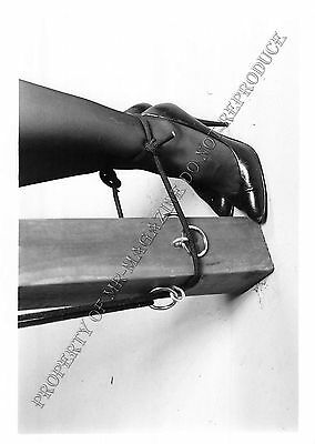 Adult 1990s B&W Photo 5x7 Bondage MILF Ashley Renee Bound to Beam 114LO