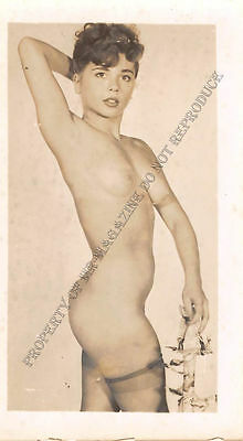 Adult B&W Photo 1940s/50s 2.5x4 Beautiful Brunette Posing Nude Seductively 108MF
