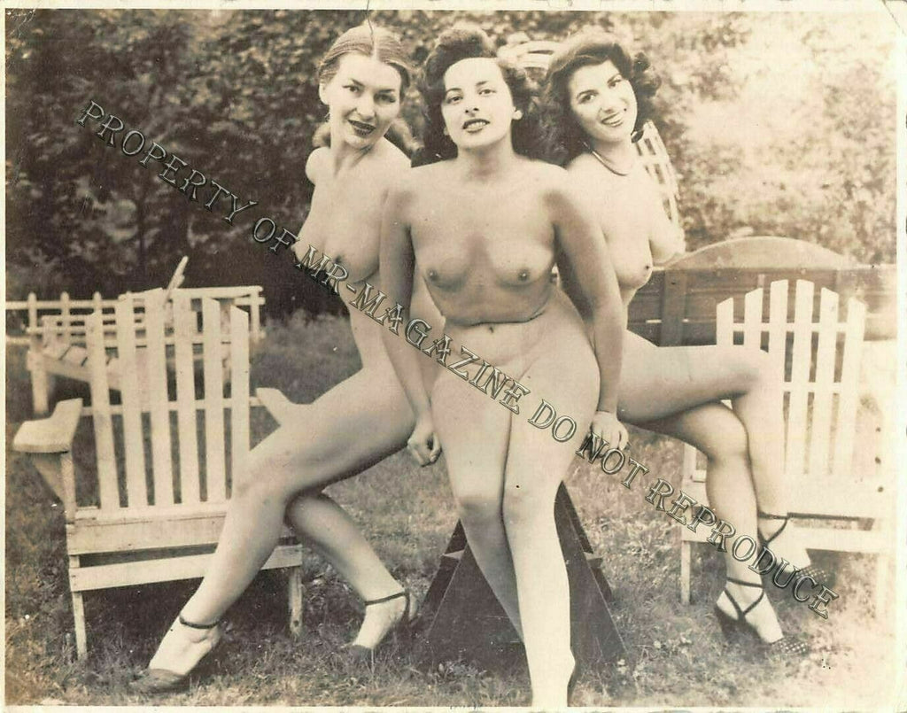 Adult Vintage 1950s B&W Photo 3.5x4.5 Sexy Lesbians Nude Outdoors Hot 139FF