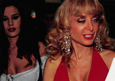 Nina Hartley Candid Original 3.5x5 Photo 1990s Sexy Outfit at a Convention 59ih