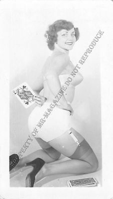 Adult B&W Photo 1940s/50s 2.5x4 Beautiful Brunette Posing Topless Pin Up 75MG