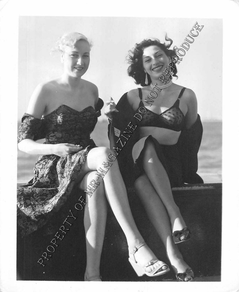 Adult Vintage 1950s B&W Photo 4x5 Beautiful Lesbians Posing in Lingerie 78FF