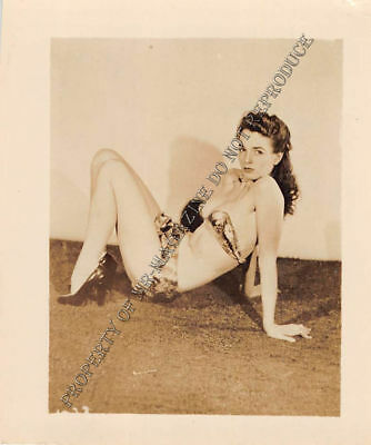 Adult Vintage B&W Photo 2.5x3 Beautiful Brunette Pinup Posing Seductive 25HU