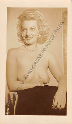Adult B&W Photo 1940s/50s 2.5x4 Beautiful Blonde Nude Posing Seductively 219MH