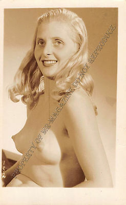 Adult B&W Photo 1940s/50s 2.5x4 Beautiful Blonde Nude Posing Seductively 177MH