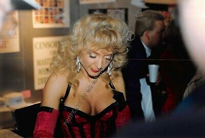 Nina Hartley Candid Original 4x6 Photo Nina at a Porn Star Convention 278ig