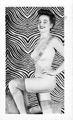 Adult B&W Photo 1940s/50s 2.5x4 Beautiful Brunette Posing Nude Pin Up 228MG