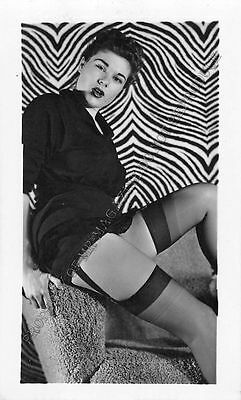 Adult B&W Photo 1940s/50s 2.5x4 Beautiful Brunette Clothed Seductive Pose 270MG