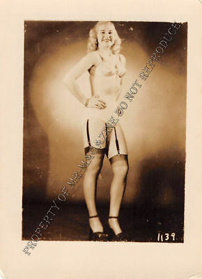 Adult Vintage B&W Photo 2.5x3 Beautiful Blonde Pinup Posing Seductive 52HU