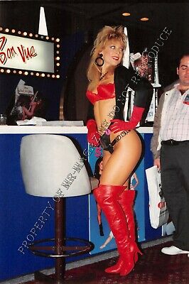 Nina Hartley Candid Original 4x6 Photo Nina at a Porn Star Convention 263ig