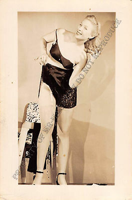Adult B&W Photo 1940s/50s 2.5x4 Beautiful Blonde Seductively Undressing 261MH