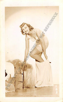 Adult B&W Photo 1940s/50s 2.5x4 Beautiful Brunette Seductively Undressing 81MH