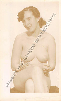 Adult B&W Photo 1940s/50s 2.5x4 Beautiful Brunette Posing Nude Pin Up 201MG