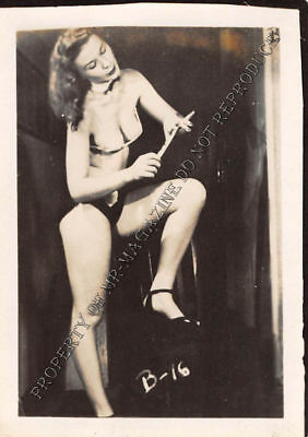 Adult Vintage B&W Photo 2.5x3 Beautiful Brunette Pinup Posing Seductive 37HU