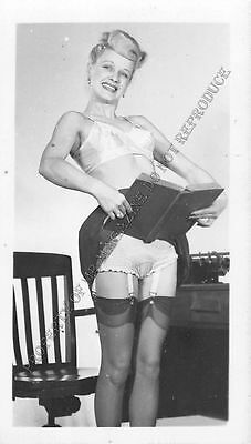 Adult B&W Photo 1940s/50s 2.5x4 Beautiful Blonde Posing in Lingerie 319MH
