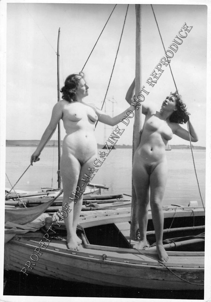 Adult Vintage 1950s B&W Photo 4x6 Sexy Lesbians Nude on Boat Outdoors 123FF