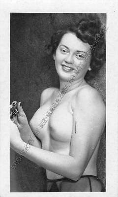 Adult B&W Photo 1940s/50s 2.5x4 Beautiful Brunette Posing Topless Pin Up 130MG