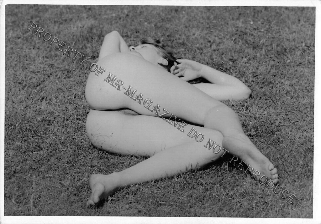 Adult Vintage 1950s B&W Photo 4x6 Sexy Brunette Nude Outdoors Hairy Erotic 40FE