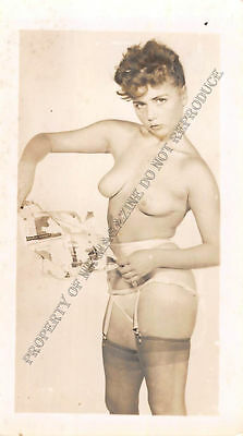 Adult B&W Photo 1940s/50s 2.5x4 Beautiful Brunette Posing Topless Pin Up 81MG