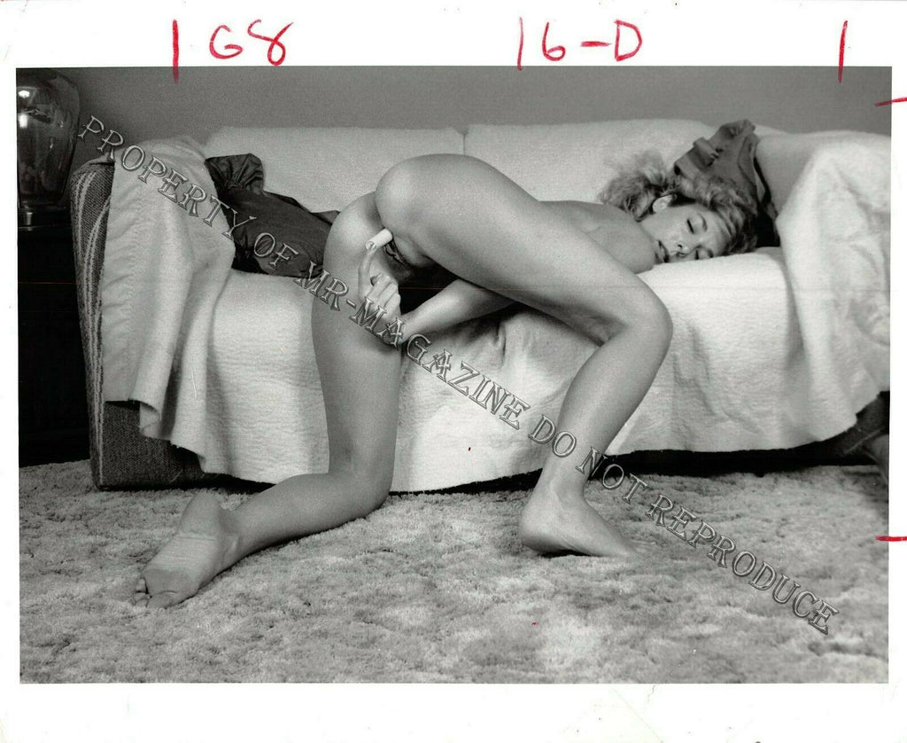 Adult Vintage 1990s Photo 8x10 Sexy Brunette Masturbating Fucking Pussy 133FN