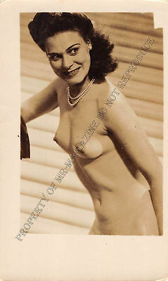 Adult B&W Photo 1940s/50s 2.5x4" Beautiful Brunette Posing Nude Seductively 67MF