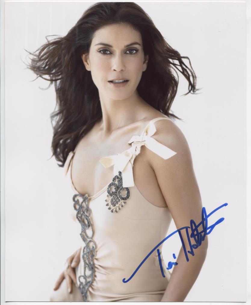Teri Hatcher Autographed 8"x10" Photo w/COA WWE8-64