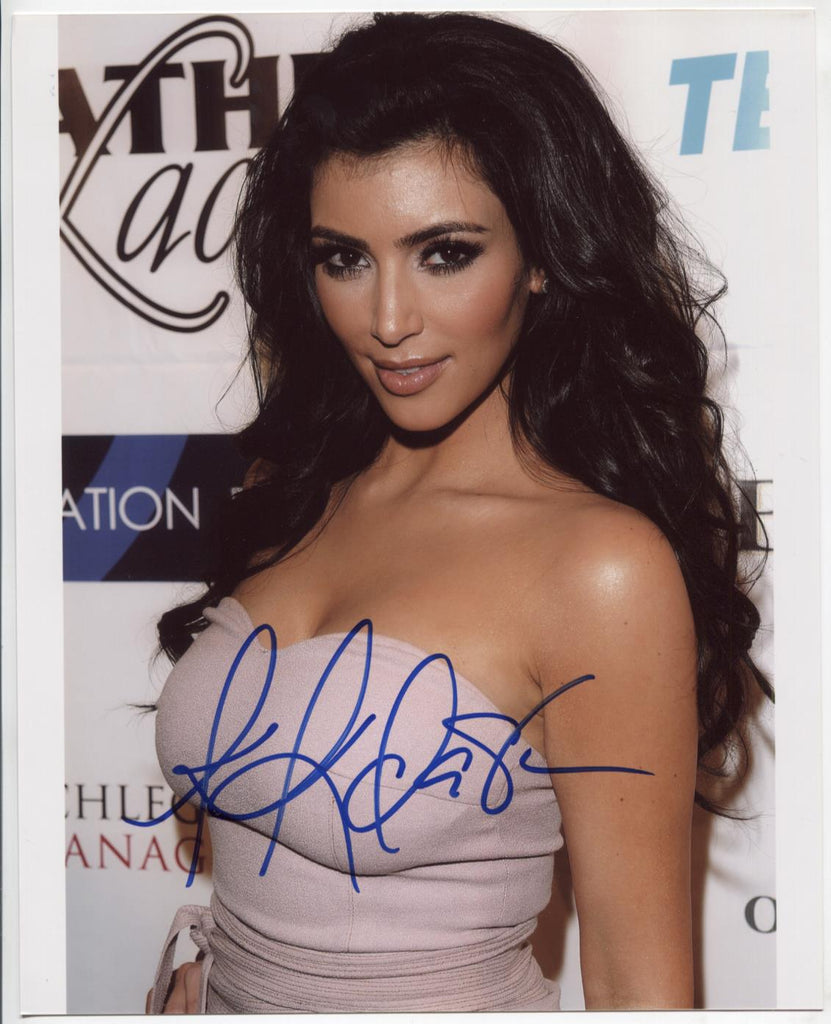 Kim Kardashian Model Autographed 8"x10" Photo w/COA WWE14-77