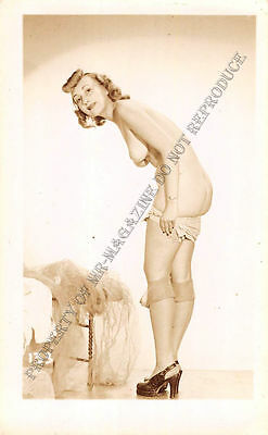 Adult B&W Photo 1940s/50s 2.5x4 Beautiful Brunette Seductively Undressing 79MH
