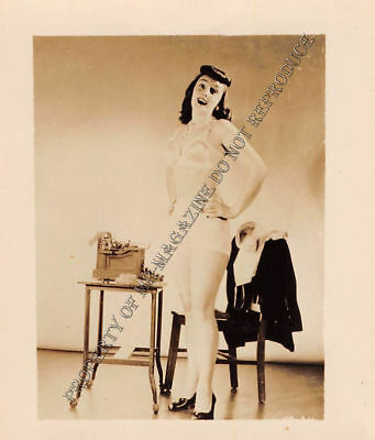 Adult Vintage B&W Photo 2.5x3 Beautiful Pin Up Woman Posing Sexy Seductive 20HU