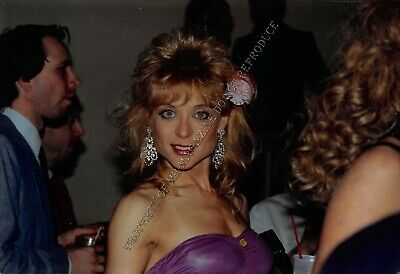 Nina Hartley Candid Original 4x6 Photo Nina at a Porn Star Convention 267ig