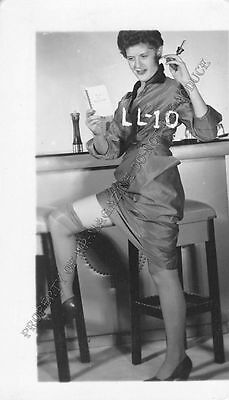 Adult B&W Photo 1940s/50s 2.5x4" Beautiful Brunette Posing in Clothing 9MF
