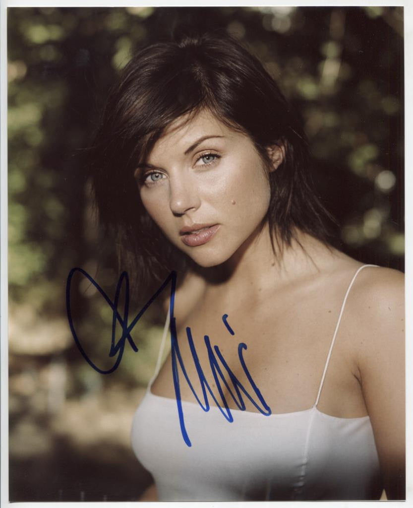 Tiffani Amber Thiessen Actress Autographed 8"x10" Photo w/COA WWE9-29
