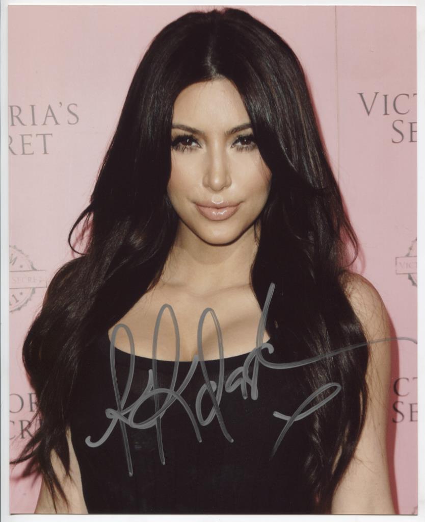 Kim Kardashian Model Autographed 8"x10" Photo w/COA WWE8-121