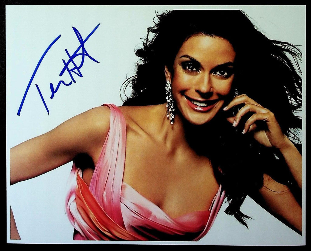 Teri Hatcher Actress Autographed 8"x10" Photo w/COA WWE12-2