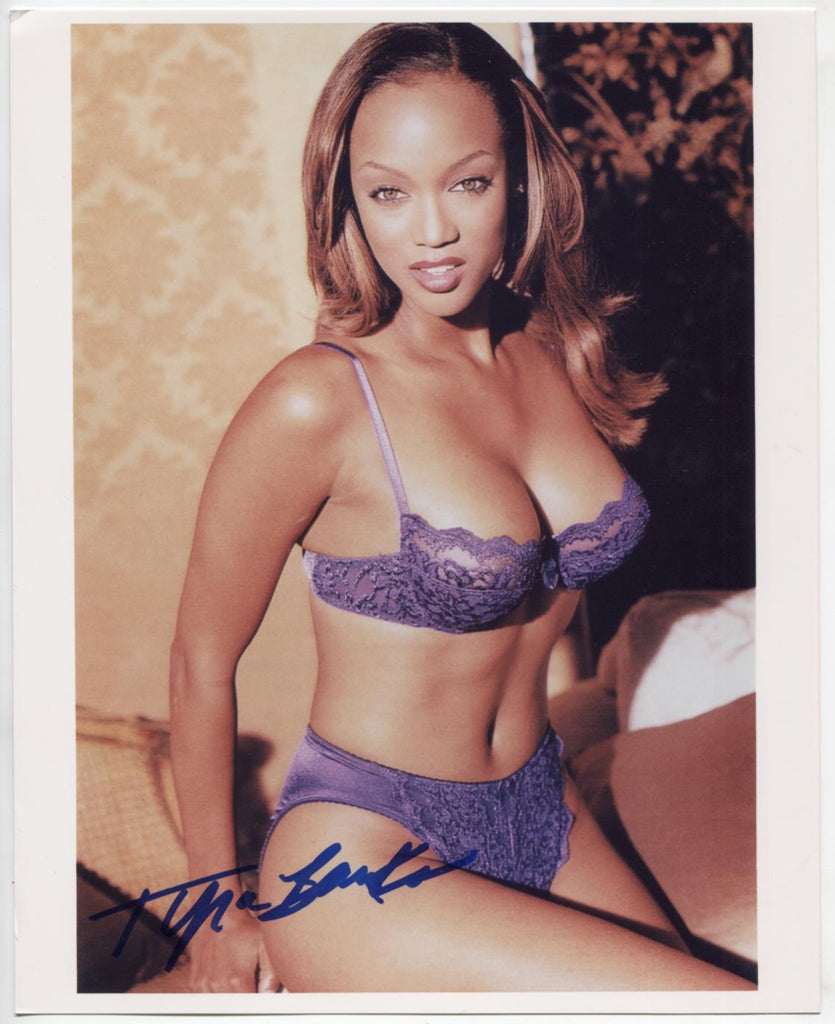 Tyra Banks Model Autographed 8"x10" Photo w/COA WWE13-73