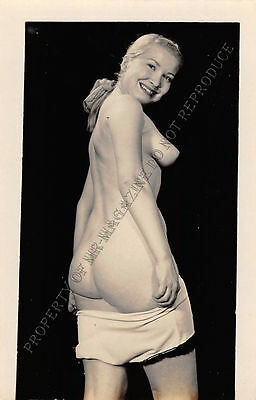 Adult B&W Photo 1940s/50s 2.5x4 Beautiful Brunette Seductively Undressing 92MH